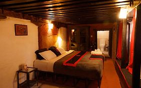 Hira Guest House